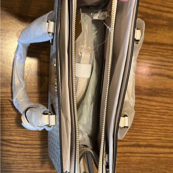 Michael Kors Cream Satchel Structured Design - Picture 5 of 8